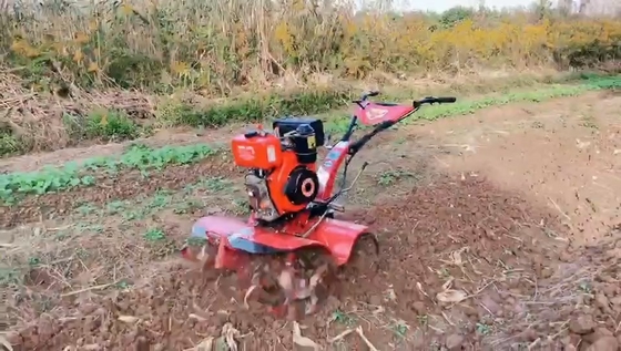 La vitesse de travail du cultivateur mini-tiller de jardin 7HP est de 4 km/h pour une productivité maximale