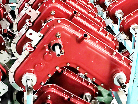 Mini-Tiller à quatre roues motrices à essence pour fermes et jardins avec conception autopropulsée