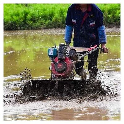 Transmission à engrenages 4×4 Mini Tiller avec 1100*1050*880mm Taille et vitesse de travail de 4 km/h