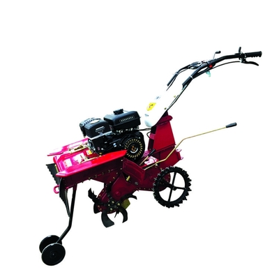 Machine de terrassement à quatre roues motrices pour réduire la consommation d'énergie dans les vergers
