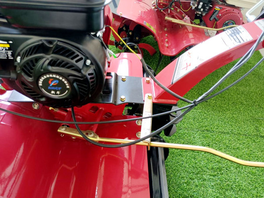 4 kW moteur à essence Mini Cultivator pour les travaux agricoles Vitesse 4KM/H Mini Farm Equipment