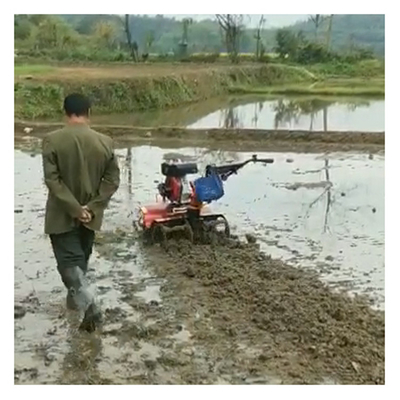 Cultivateur agricole à quatre roues motrices à essence 170F durable pour les rizières et les terres sèches 65 kg